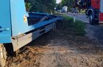 Ludwinowo Dębskie: ciężarówka wjechała w betonowy słup, kierowcy cudem nic się nie stało