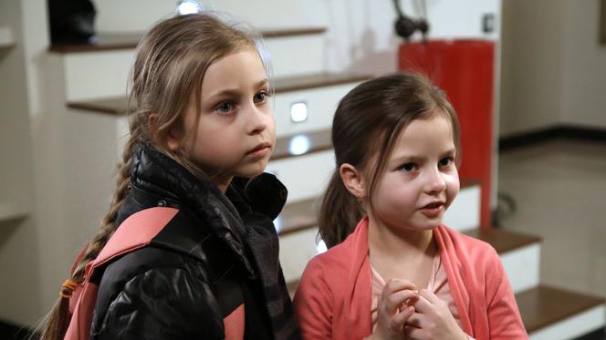 Barwy szczęścia odc. 1464. Ewa (Gabriela Ziembicka), Paulinka (Maritta Iwańska)