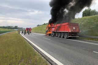 Pożar samochodu ciężarowego na S7! Droga jest całkowicie zablokowana