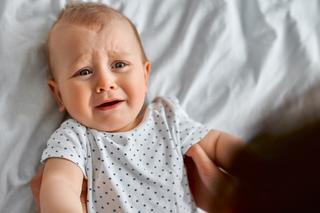 Jak wygrać z katarem u niemowlaka? 10 sposobów na zatkany nosek