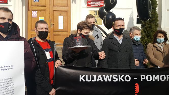 Protest branży weselnej w Bydgoszczy. Chcemy jakiejkolwiek informacji od rządzących [ZDJĘCIA, AUDIO]