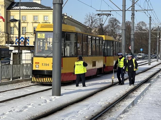 Potrącenia pieszej przez tramwaj na przystanku Ratusz-Arsenał