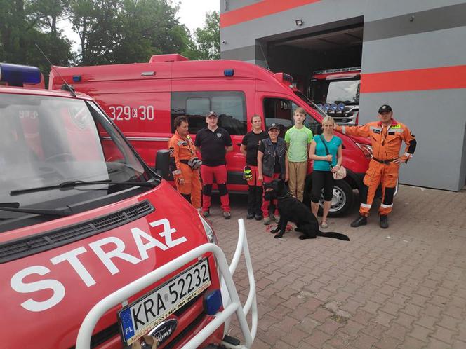 Strażacy i ratownicy odnaleźli zaginionego 13–latka z autyzmem