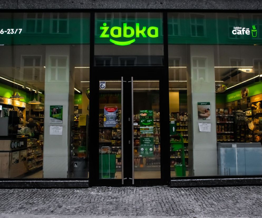 Tego pod żadnym pozorem nie kupuj w Żabce. Dietetyk mówi wprost 