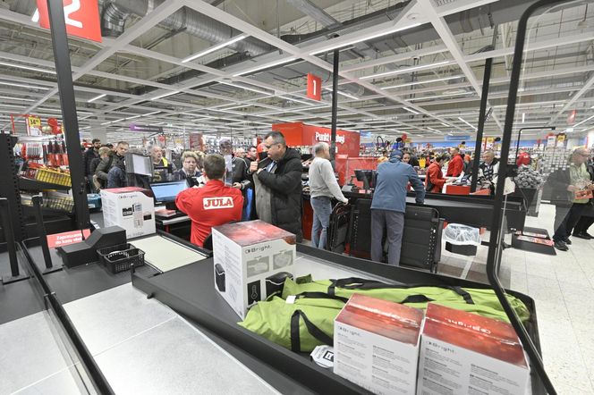Wielkie otwarcie sklepu szwedzkiego giganta w Warszawie. Były gigantyczne promocje i długie kolejki