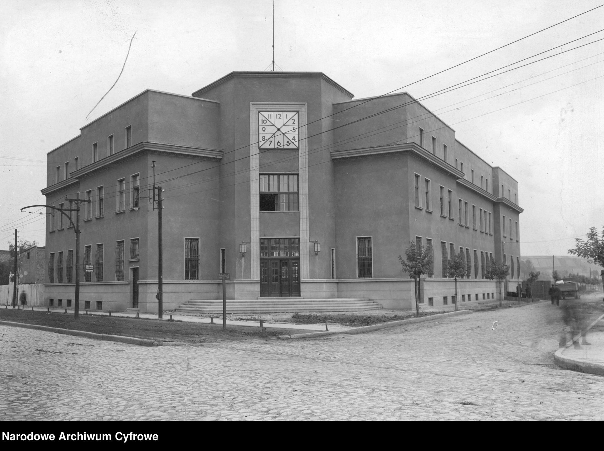 Urząd pocztowy w Będzinie niedaleko Katowic. Znajduje się tu również świetny dworzec kolejowy.