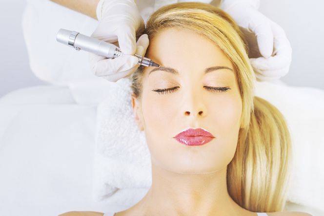Microblading - makijaż permanentny brwi. Na czym polega?