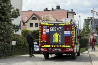 Tragedia w Ząbkach. Ciało kobiety leżało na chodniku. Na miejscu policja