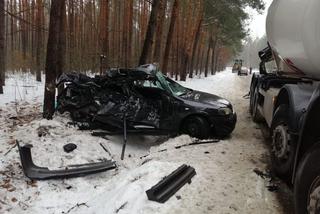 Owadów. 21-latek zginął w wypadku! Jego opel zderzył się z ciężarowym mercedesem [ZDJĘCIA]