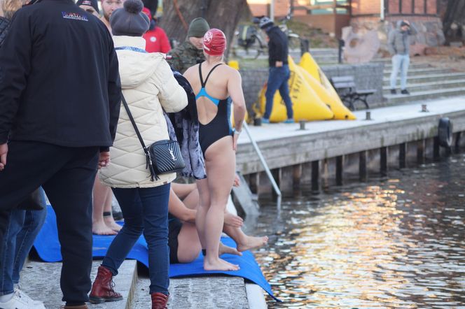 Wskoczyli do lodowatej Brdy! Za nami zawody FOCUS Ice Swimming Bydgoszcz Festival 2024