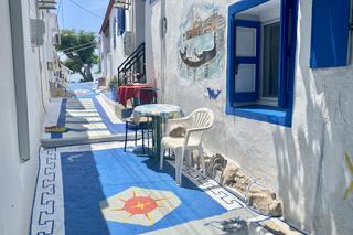 Wyspa Samos. Niebieska uliczka w Pitagorio