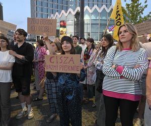 Przeszli przez Warszawę w piżamach i kapciach. Krzyczeli Chcemy spać!