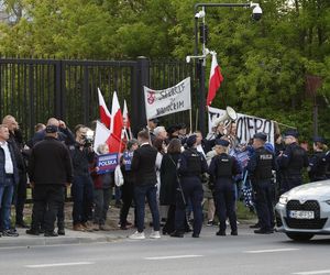 Karol Nawrocki przyjechał do TVP. Symboliczny gest i mocne wsparcie z zaplecza