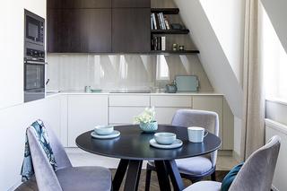 Jak urządzić kuchnię pod skosem?