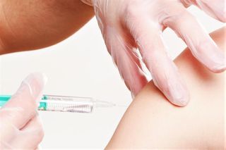 Tysiące rodziców pod lupą sanepidu. Co grozi za brak szczepień?