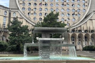 Picasso's Arenas. Budynek mieszkalny położony w Noisy-le-Grand pod Paryżem