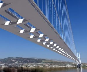 Wizualizacje mostu łączącego Sycylię z kontynentem