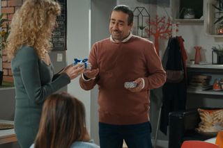 Barwy szczęścia, odcinek 2986: Niezwykły upominek od Vincenzo dla Żabci! Czy ukoi to jego sumienie? ZDJĘCIA