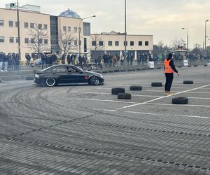 Finał WOŚP w Olsztynie. Występy artystyczne w Kortosferze i driftowanie na parkingu UWM