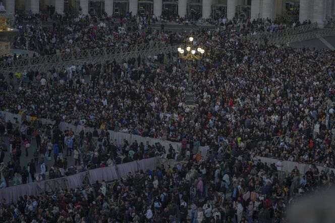 Z OSTATNIEJ CHWILI: Rozpoczęło się konklawe 2025 – kardynałowie złożyli przysięgę w Kaplicy Sykstyńskiej