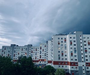 Orkan przechodzi przez województwo śląskie. Gwałtowne burze i ulewny deszcz
