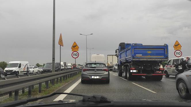 Drogowy armageddon na obwodnicy Krakowa! Potężne korki po kolizji! Złe wieści dla kierowców!