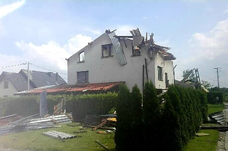 Śląskie: Trąba powietrzna zniszczyła ponad 20 domów. Ekspert wyjaśnia jak to możliwe [ZDJĘCIA, WIDEO]