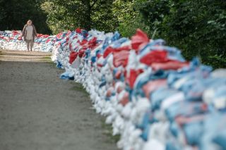 Wrocław pomoże sąsiednim miejscowościom. W mieście gromadzą worki z piaskiem