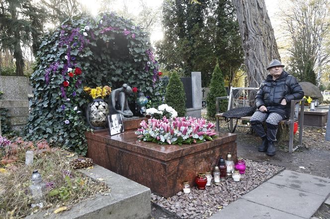 Przy grobie Kory czuwają najbliżsi