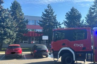 Pożar windy i ewakuacja w Szkole Podstawowej nr 5 w Łukowie 