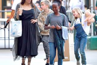 Angelina Jolie wykorzystuje dzieci do autopromocji? Brad Pitt jest wściekły