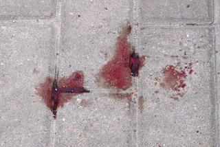 Okrutna zbrodnia w Krakowie. Dźgał mężczyznę nożem na ulicy, 24-latek nie żyje