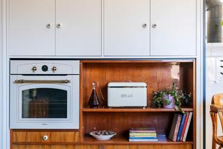 Dom Magdy i Łukasza pod Łodzią – zabudowa ścienna z piekarnikiem