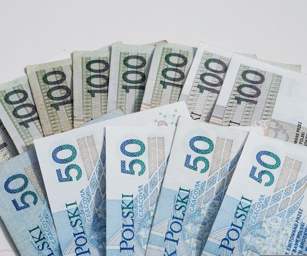 Polacy śpią na pieniądzach? Rocznie rezygnujemy aż z 50 miliardów złotych