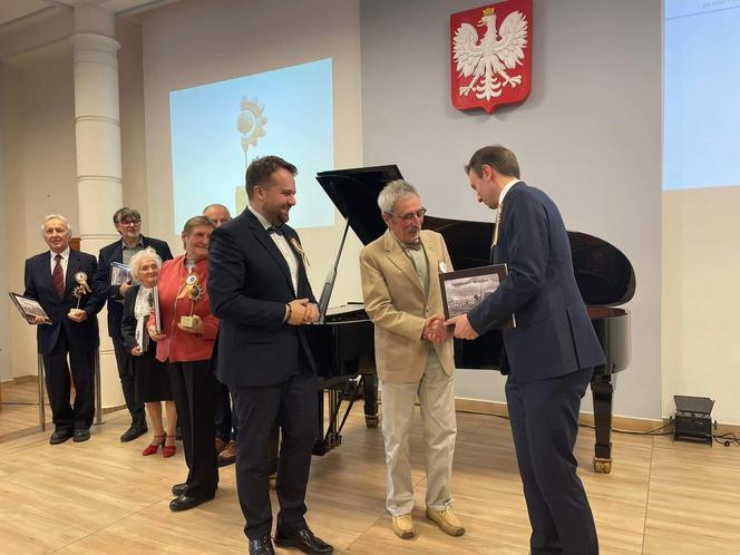 Jubileuszowa sesja i  ceremonia wręczenia statuetek „Honorowy Przyjaciel Starachowic”