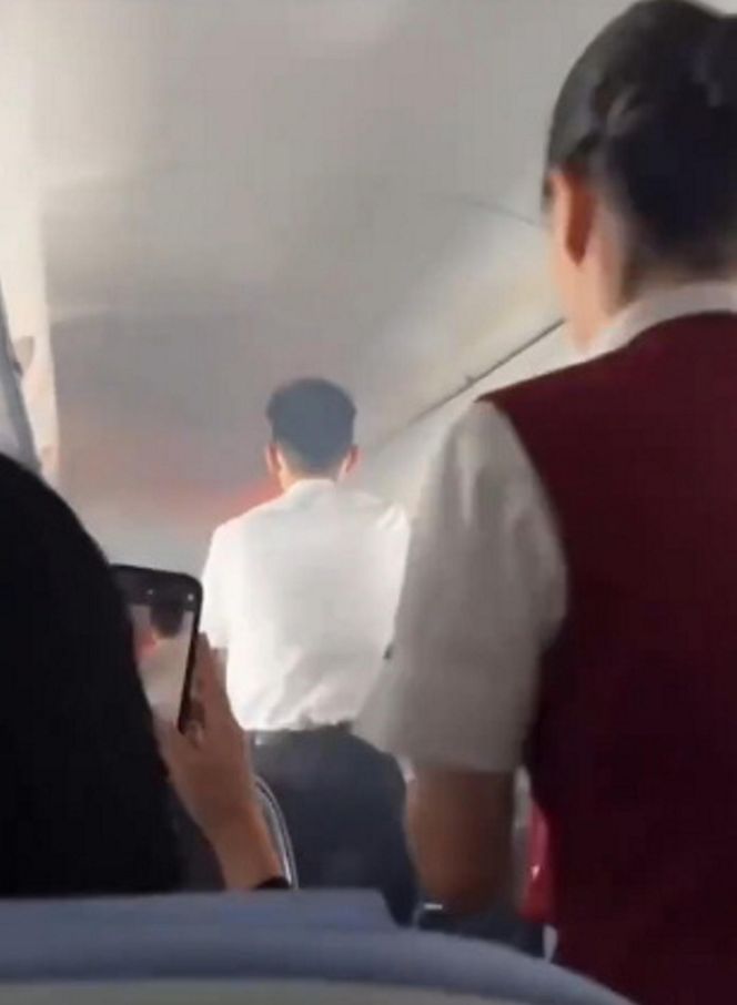 Pożar w samolocie pełnym ludzi! Płomienie buchały tuż nad głowami