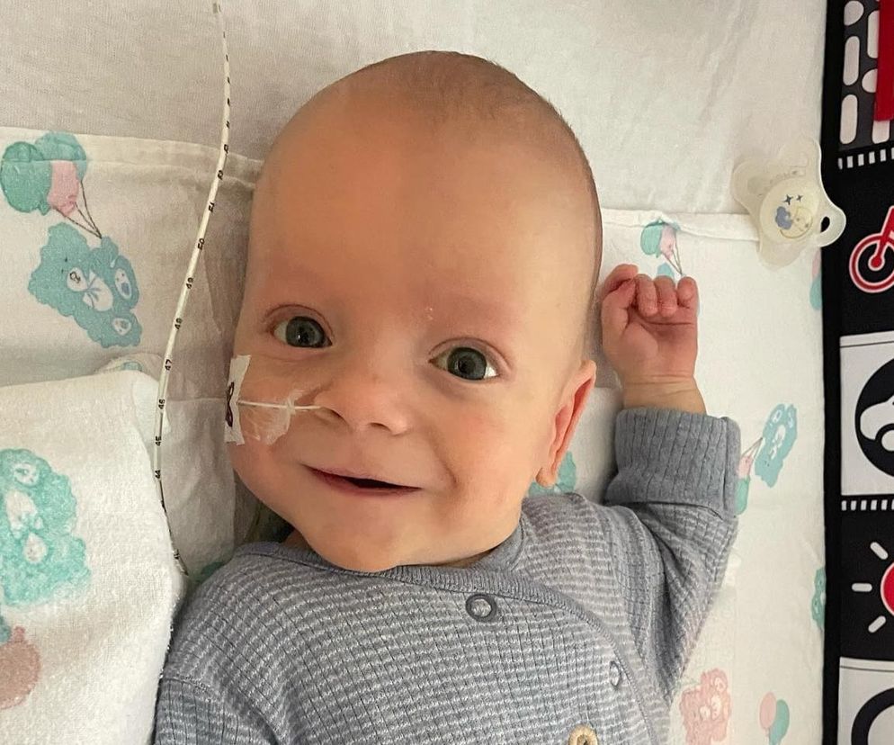 Urodził się z narządami poza ciałem. Jest tykającą bombą