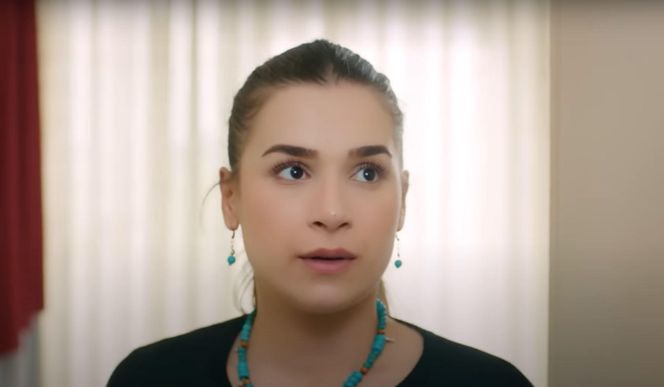 Alper zaczyna manipulować rodziną Kuzeya, by zostać w ich domu na stałe. Sili się to nie spodoba.