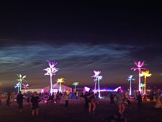 Obłoki srebrzyste nad polem Open'er Festival 2025 