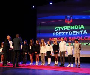 Stypendia Prezydenta Miasta Siedlce wręczone. Zobacz zdjęcia