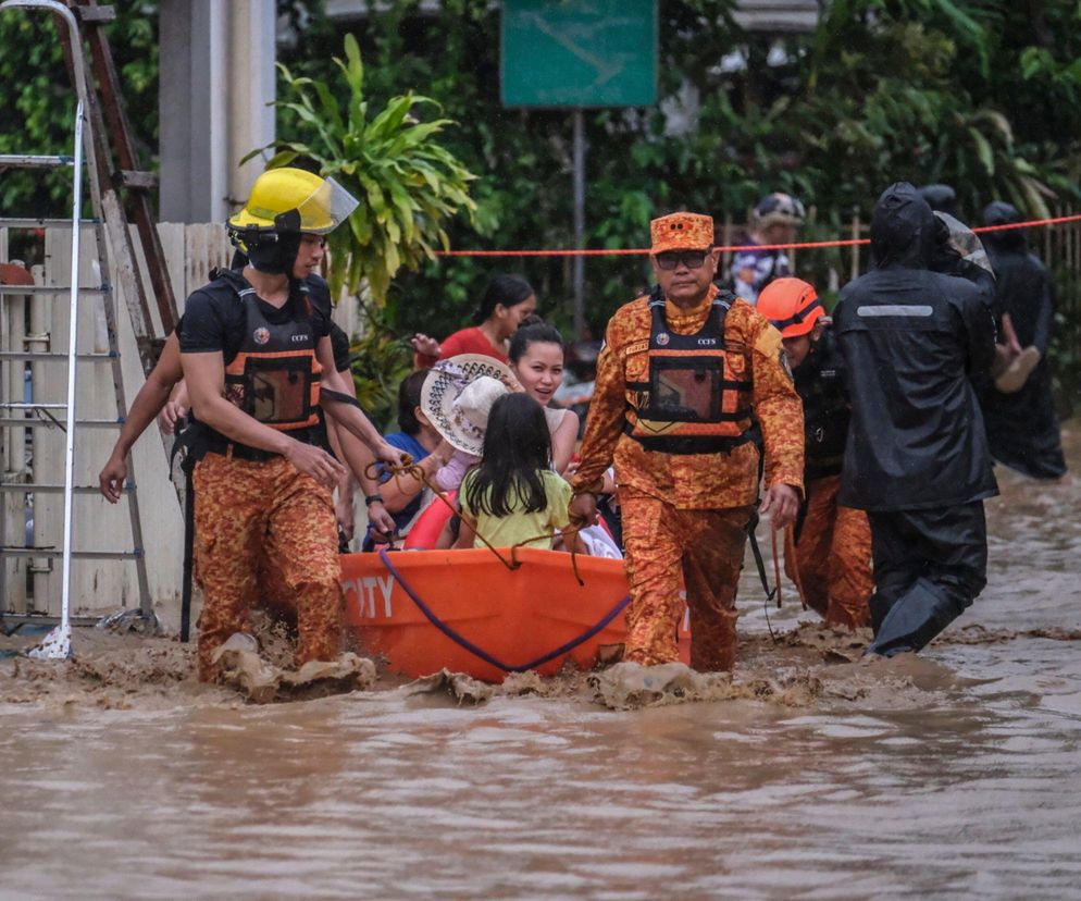 Tajfun nad Filipinami. Nie żyje co najmniej 26 osób