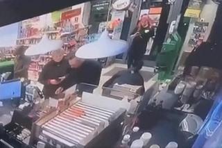 Chciał okraść sklep. 20-letnia Ola powaliła go na ziemię! Wszystko się nagrało [WIDEO]