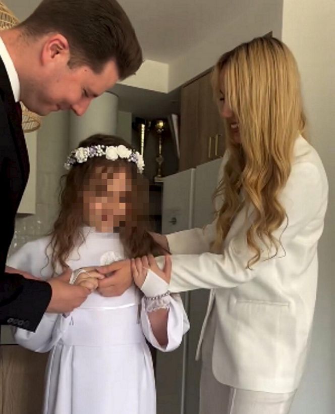 Pierwsza Komunia Święta córki Schreiberów. Marianna w towarzystwie nowego partnera