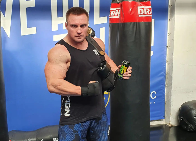 Krzysztof Radzikowski zmienia się w Krzysztofa Ibisza