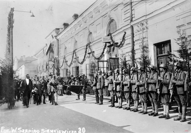 Dworzec kolejowy w Białymstoku na zdjęciach sprzed ponad 100 lat