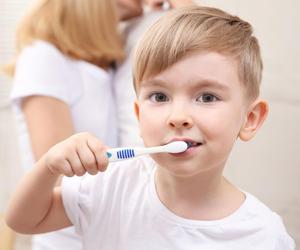 Rodzice nie znają zasad higieny jamy ustnej? Sensodyne publikuje wyniki badania