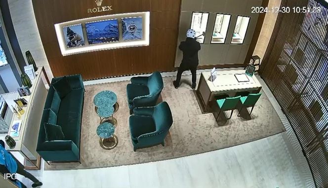 W 1,5 minuty zrabowali zegarki warte 2 miliony. Nagranie z zuchwałego skoku na jubilera w Galerii Mokotów