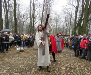 Misterium Męki Pańskiej na kalwaryjskim wzgórzu w Piekarach Śląskich