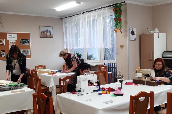 Warsztat terapii Zajęciowej w Żywcu dołączył do akcji #szyjemymaseczkidlaszpitalawżywcu. To kolejna taka inicjatywa w naszym mieście