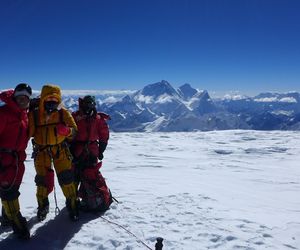 Alpinistka przekazała cenny prezent młodej kolarce, piękny gest! Zafascynowały ją osiągnięcia Katarzyny Niewiadomej